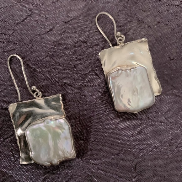 Sterling Silver Choker with 2 Fresh Water Pearls & a Biwa Pearl & Earrings Set - Picture 4 of 13